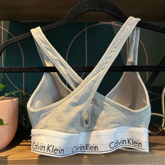 NWOT Calvin Klein Sports Bra - Picture 2 of 3